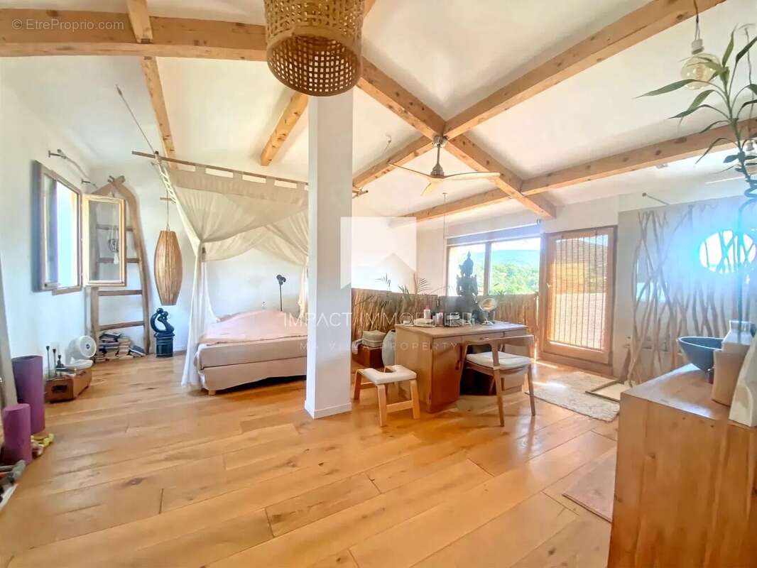 Maison à LA LONDE-LES-MAURES