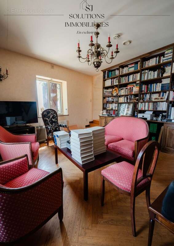 Maison 193 m² à Les Haies  - photo 4