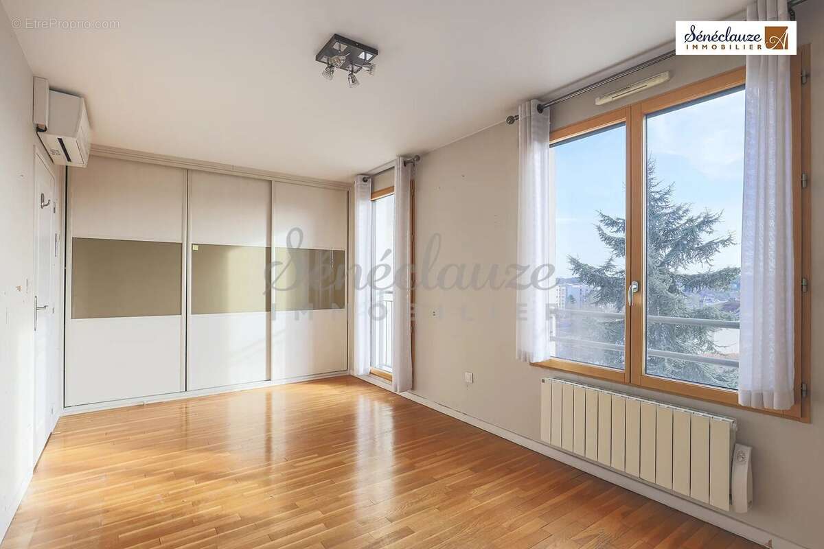 Appartement à SAINT-GENIS-LAVAL