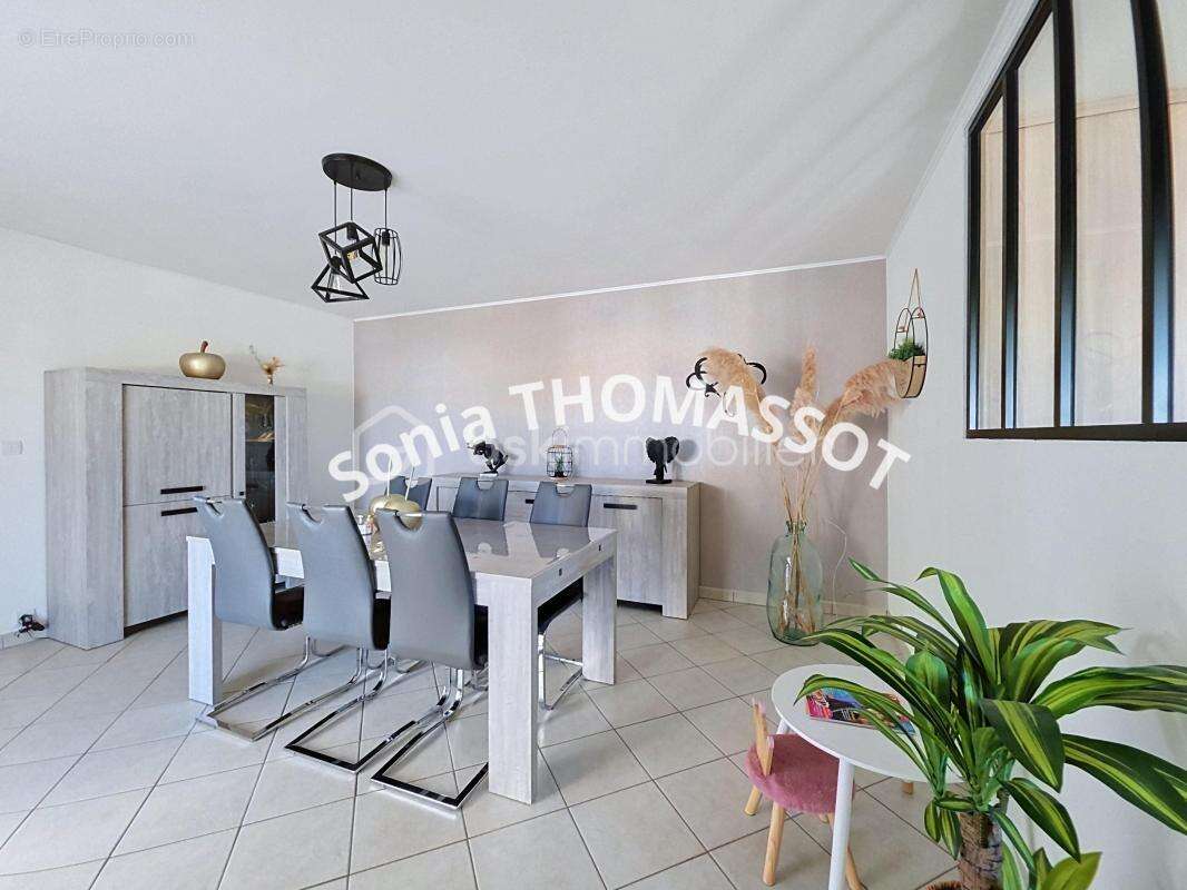 Maison sur sous-sol avec piscine – terrain clos - photo 4