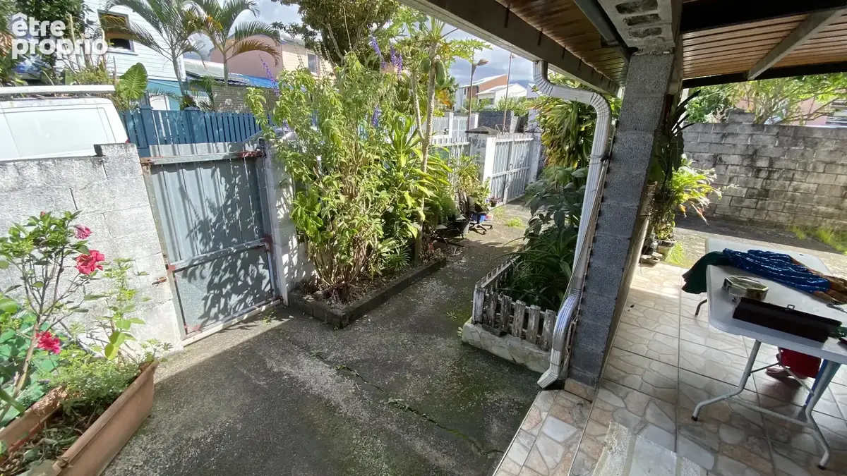 A Saint-André, Maison F5 de 101m2 plus varangue, cuisine extérieure, dépendance .... - photo 3