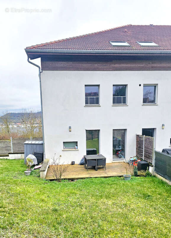 Appartement à LAY-SAINT-CHRISTOPHE