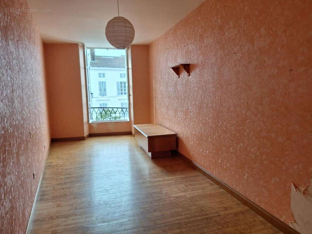 20240402_175512 - Commerce à NONTRON