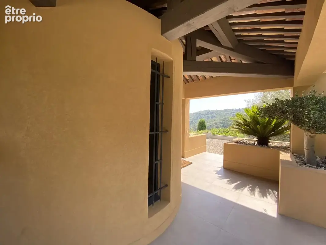 Maison 5 pièces 230 m² à vendre à La Garde-Freinet (83680) - photo 2