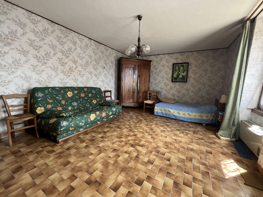 LES TOUCHES (44) - Maison ancienne à rénover 4 pièces et dépendances - photo 6