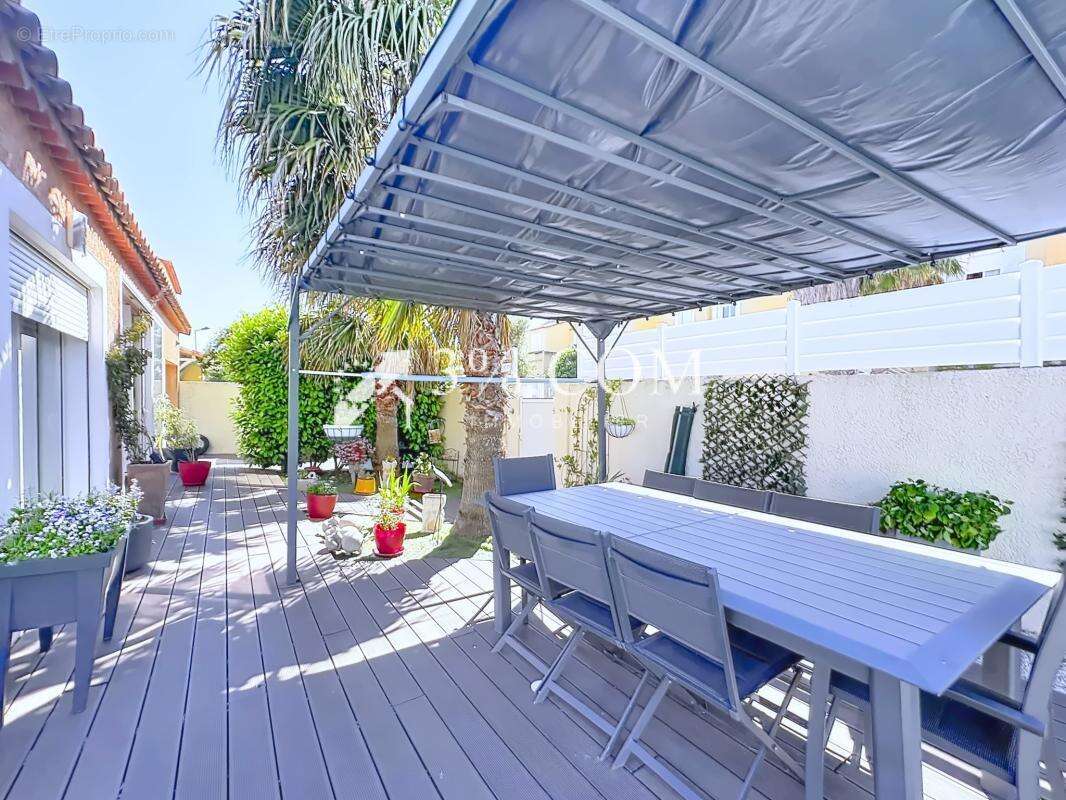 Maison de plain-pied avec piscine, jardin et vue dégagée sur - photo 13