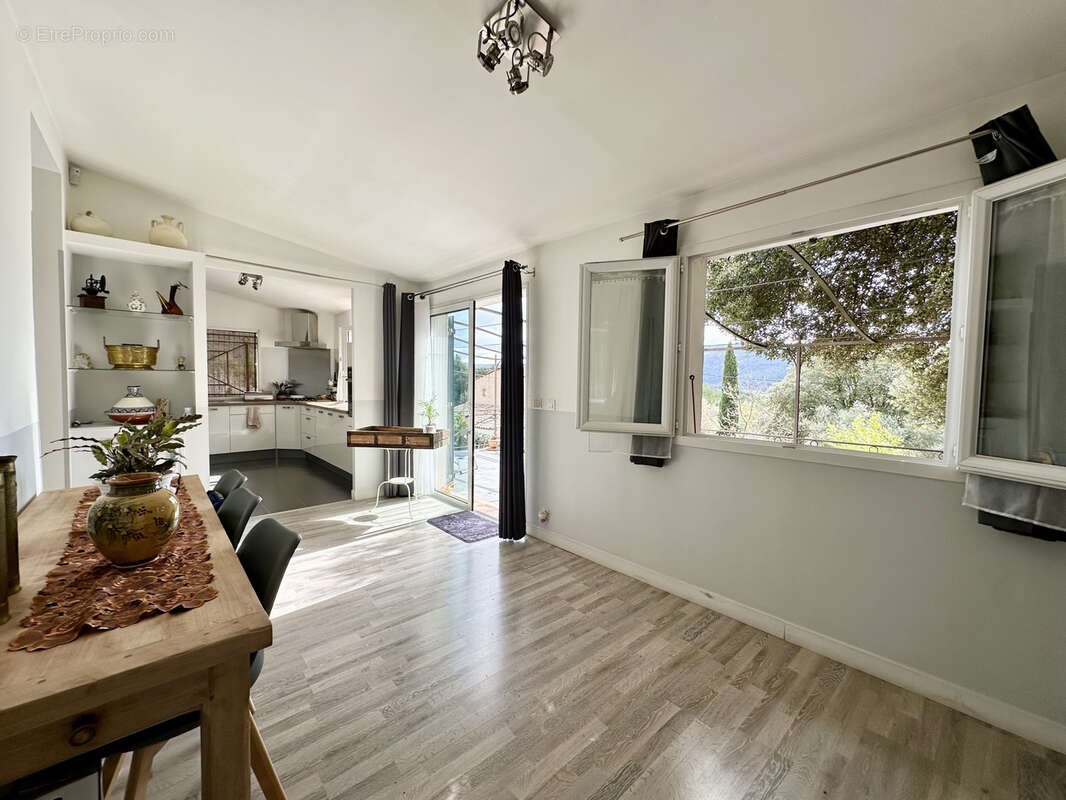 Maison à CUGES-LES-PINS