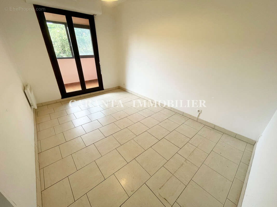 Vente appartement T2 Sainte-Maxime avec loggia fermée, cave et possibilté garage en sus - photo 9