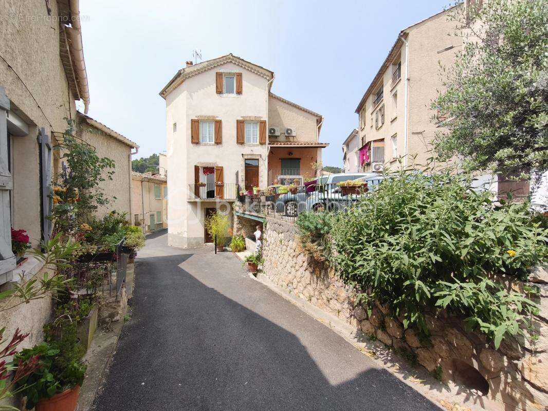 Maison à SAINTE-TULLE