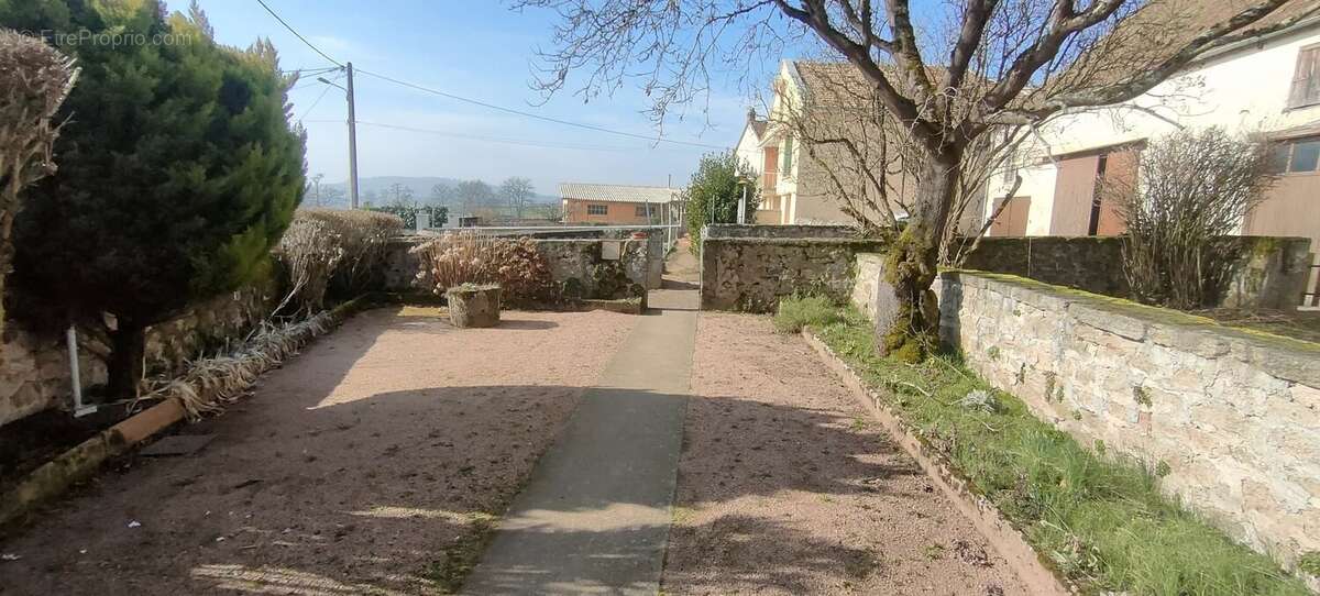 Maison à SAINT-BONNET-DE-JOUX