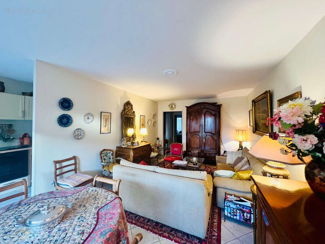 Appartement à SAINT-LAURENT-DU-VAR