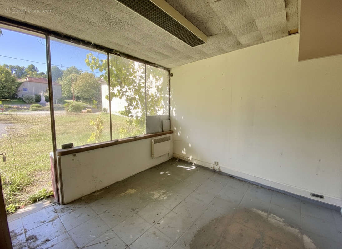 Commerce à MANZAC-SUR-VERN