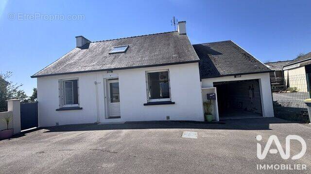 Photo 1 - Maison à LE CLOITRE-PLEYBEN