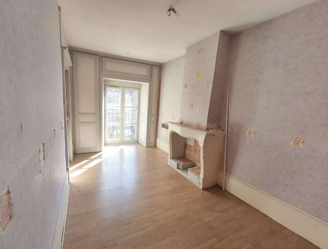 Appartement à POLIGNY