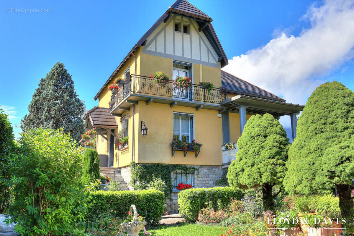 Maison face - Maison à SAINT-PIERRE-D'ALBIGNY