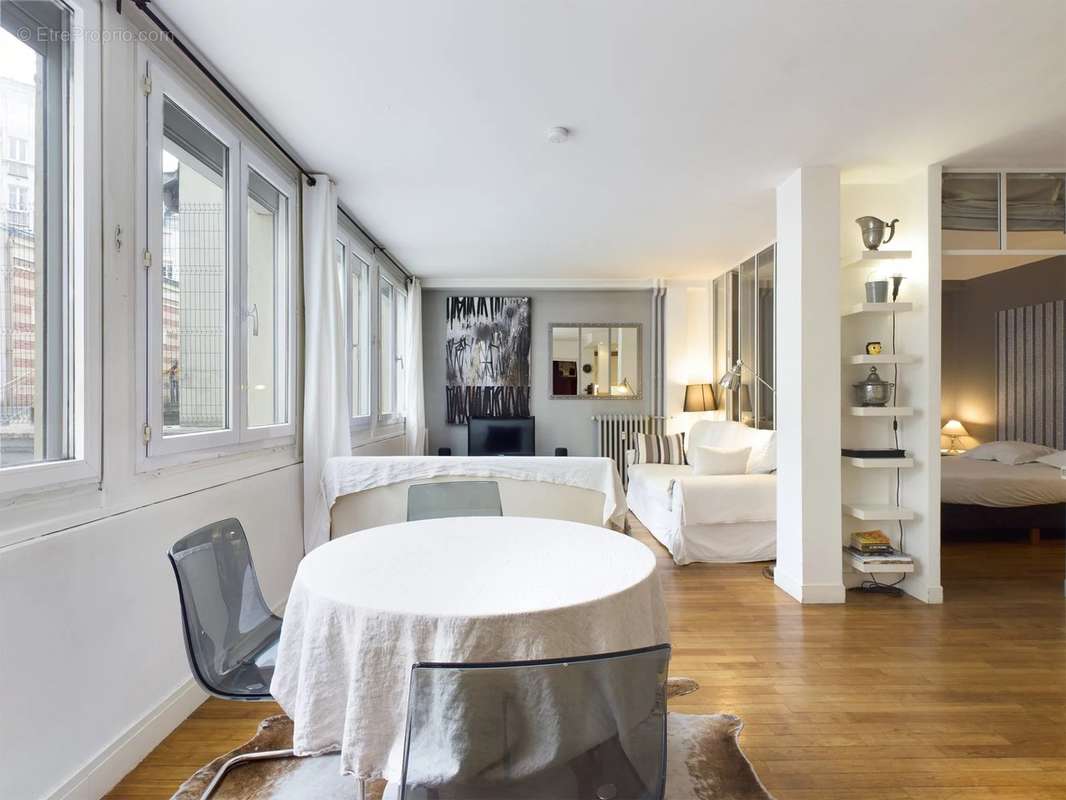 Appartement à PARIS-16E