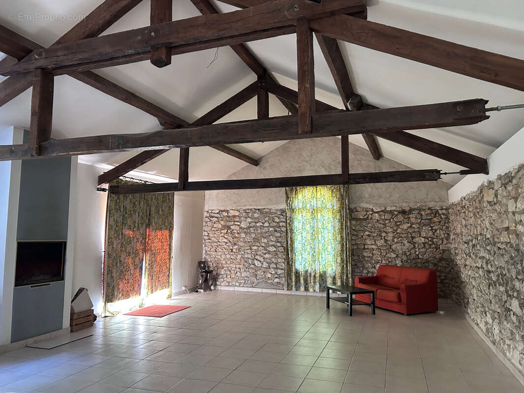 propriété située en  hameau Maison 100 m2 entièrement rénovée avec dépendances et terrain de plus d'un hectare - photo 7