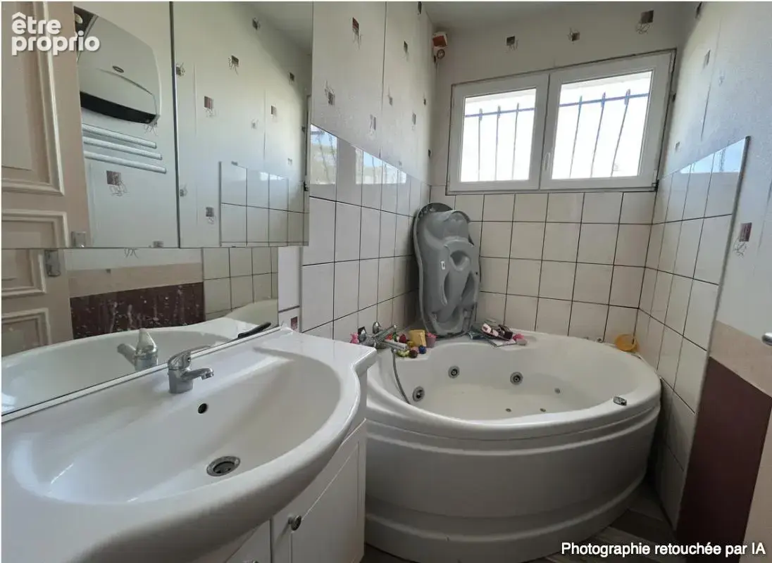 Chatellerault  - pavillon familial de 166 m² - 6 chambres + pièces modulables - terrain clos de 577 m² - photo 15