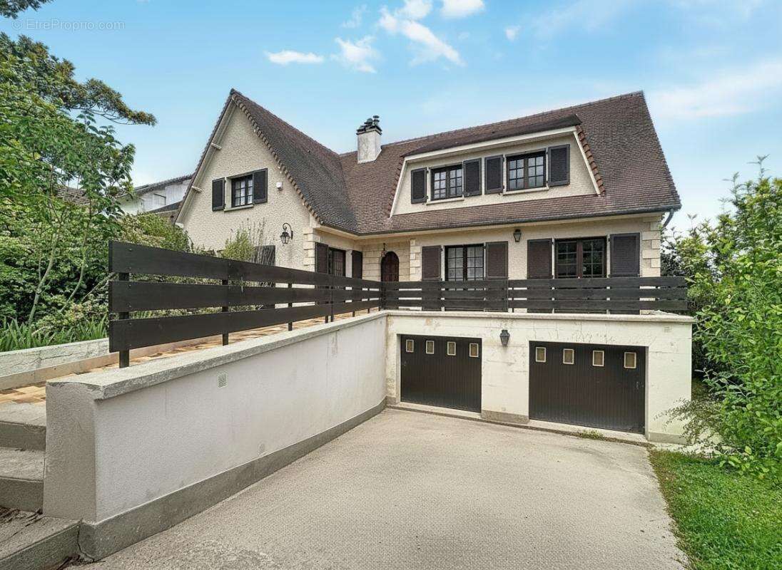 Une maison de famille pleine d'âme et de caractère à Gommonvilliers - photo 3