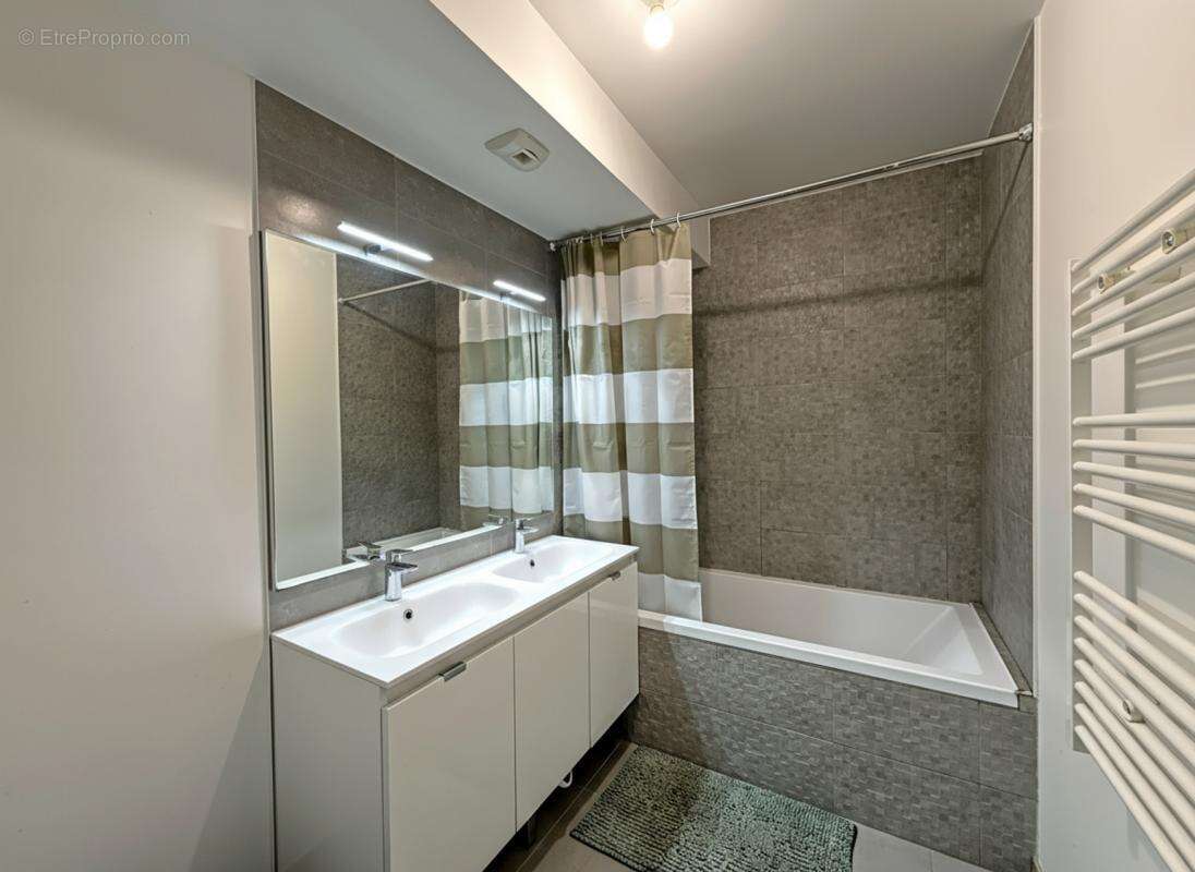 Appartement à ROUSSET