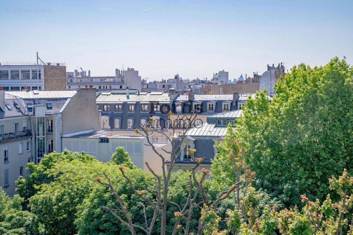 Appartement à PARIS-8E