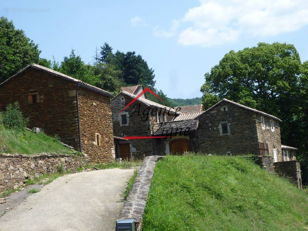 Maison à AUJAC