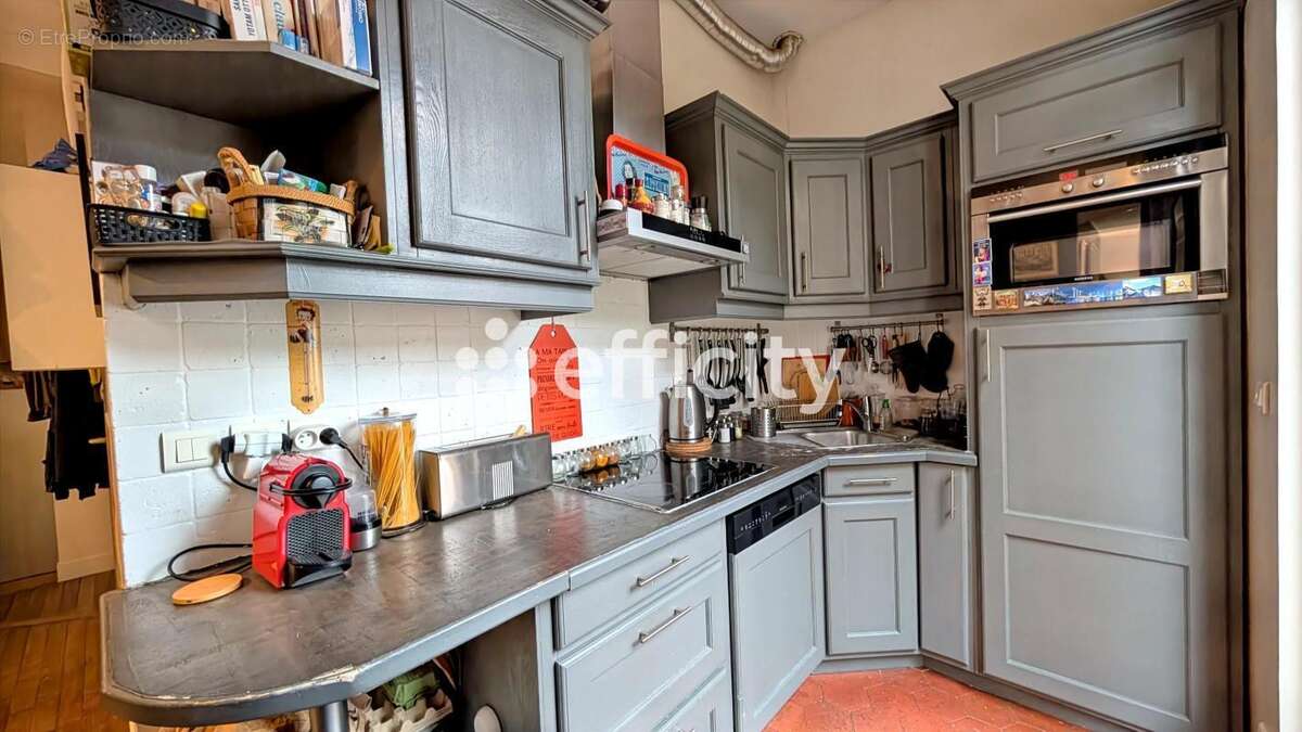 Appartement à COURBEVOIE