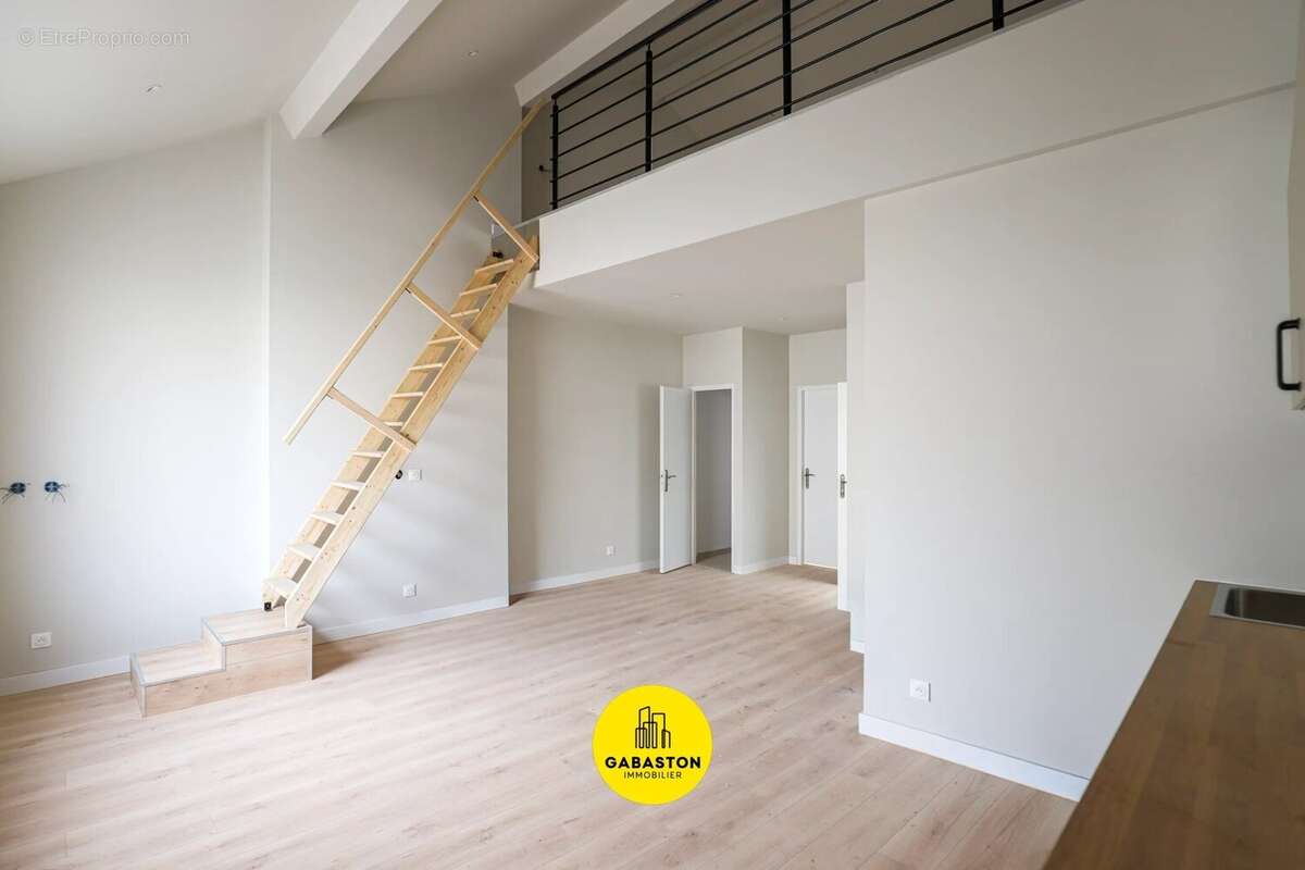 Appartement à MARSEILLE-1E