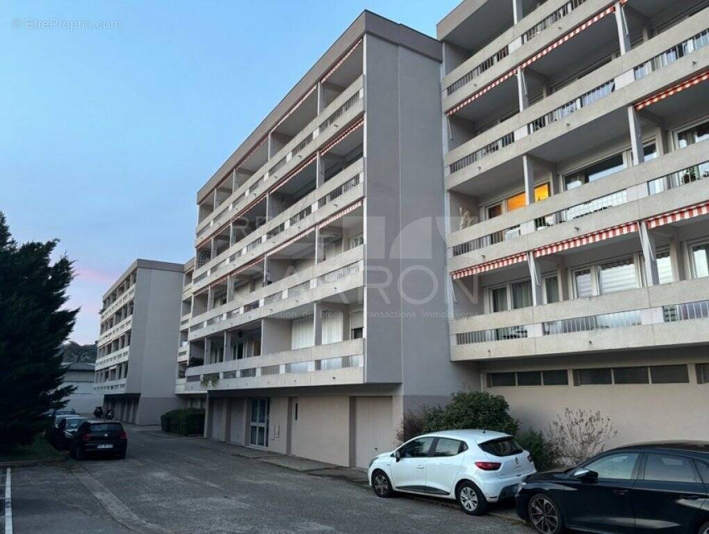Parking à CALUIRE-ET-CUIRE
