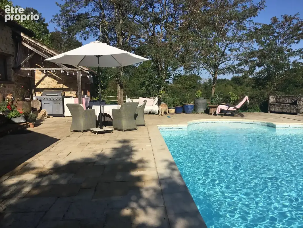 Ensemble immobilier de deux maisons avec vue et sur près de 5 hectares - photo 3