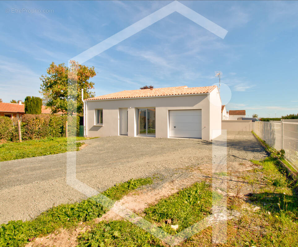 Maison à SAINT-SATURNIN-DU-BOIS