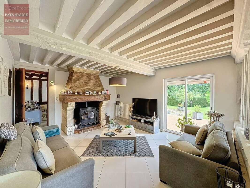 Maison à SAINT-PIERRE-SUR-DIVES