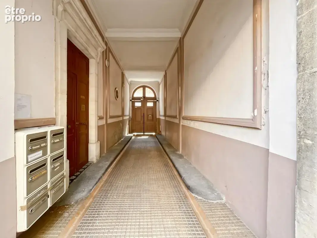 Maison atypique avec terrasse et stationnement – Béziers Centre - À Vendre - photo 5