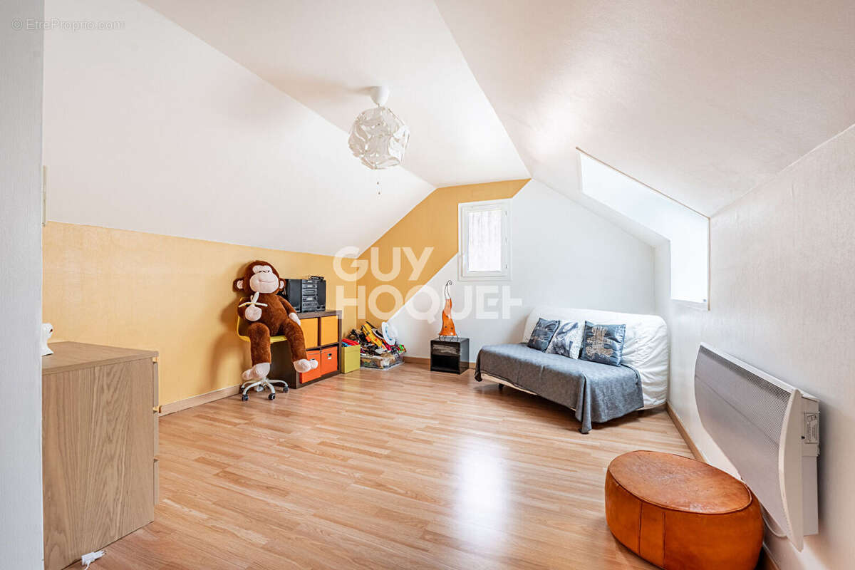 Maison à VOISINS-LE-BRETONNEUX