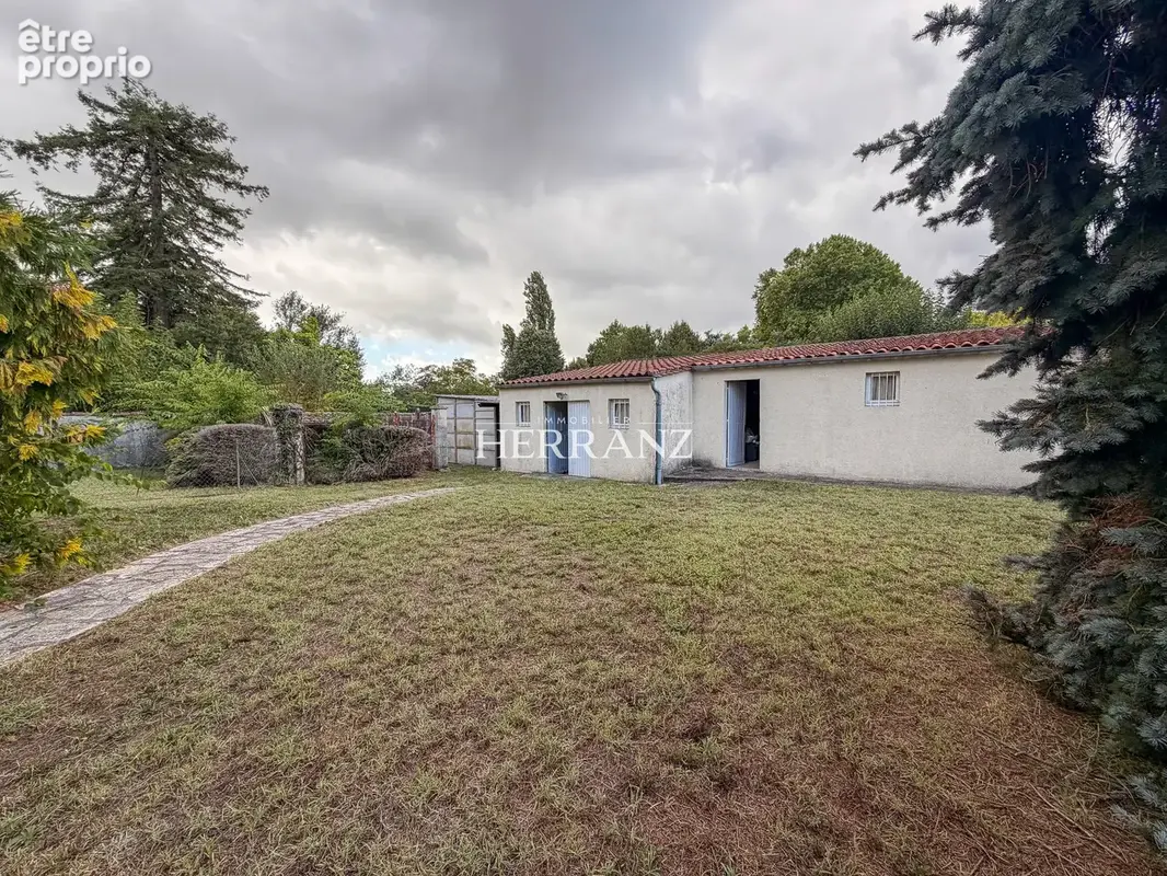 Maison de plain-pied avec jardin, garages et dépendances à Libourne - photo 14