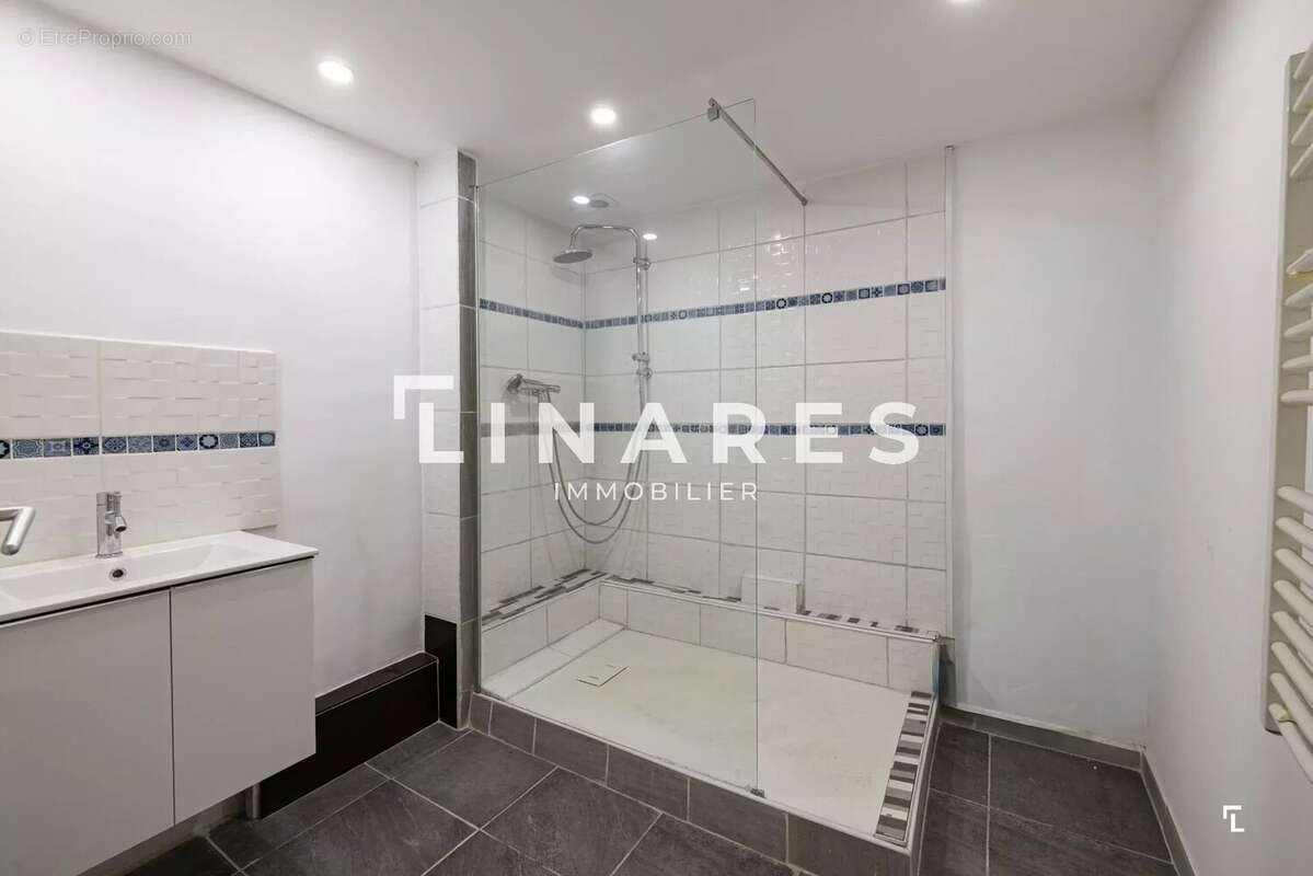 Appartement à MARSEILLE-1E