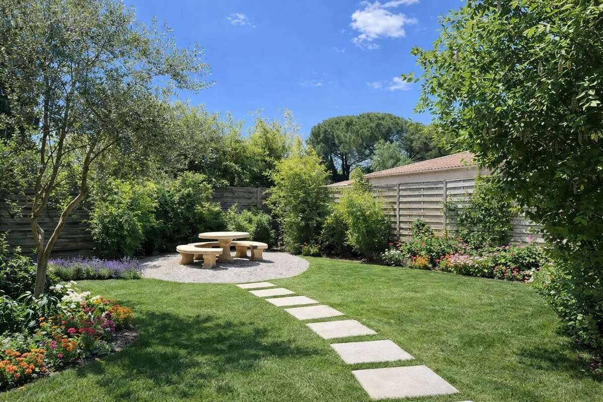 Maison à SAINT-MAXIMIN-LA-SAINTE-BAUME