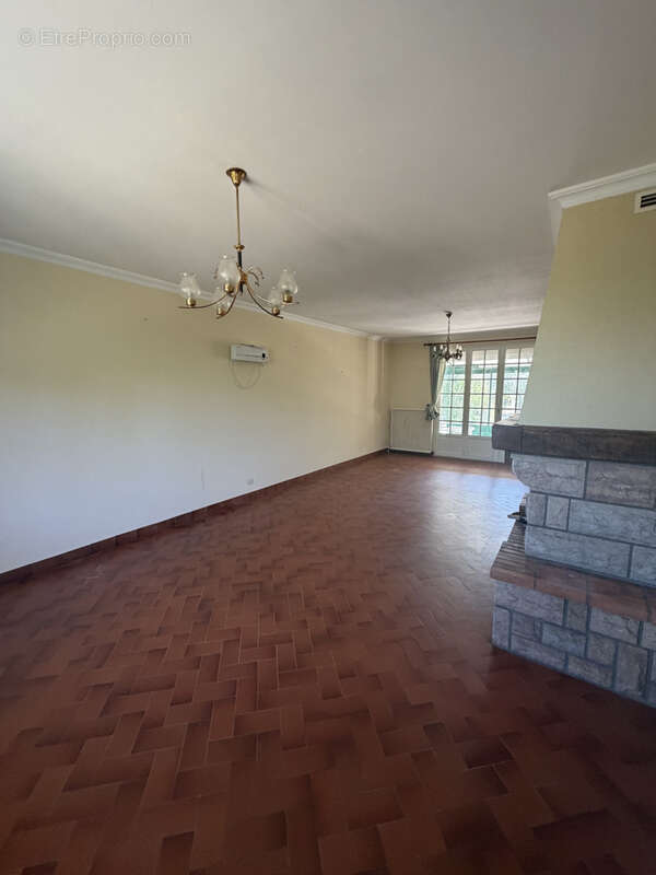 Maison plain pied 3 chambres sur sous sol + terrain agricole - photo 13