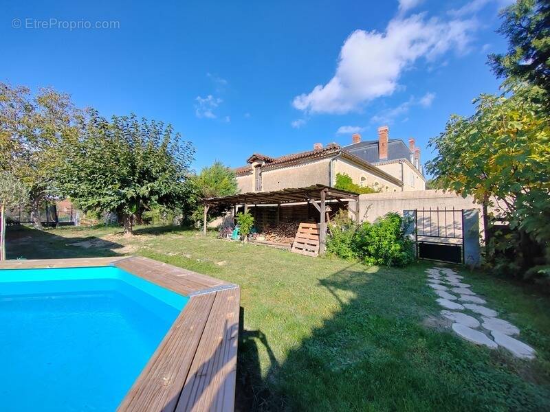 Maison à LE BROUILH-MONBERT