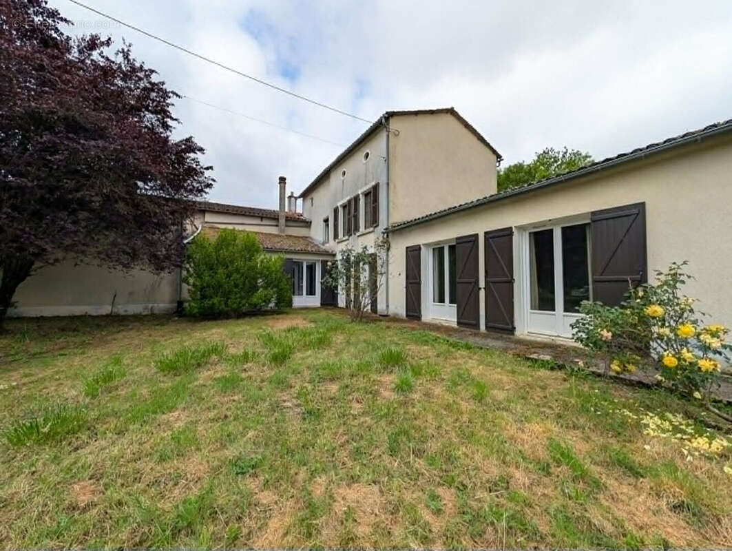 Maison à EXOUDUN