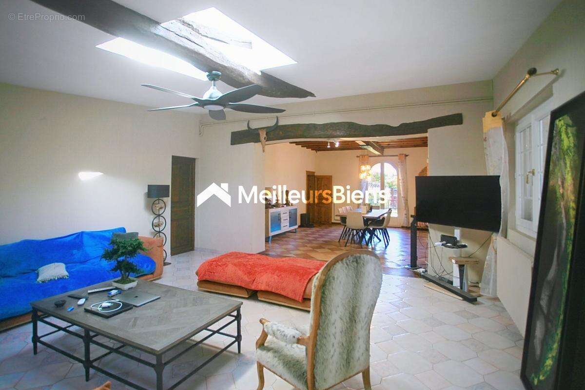 Maison à SAINT-MORILLON