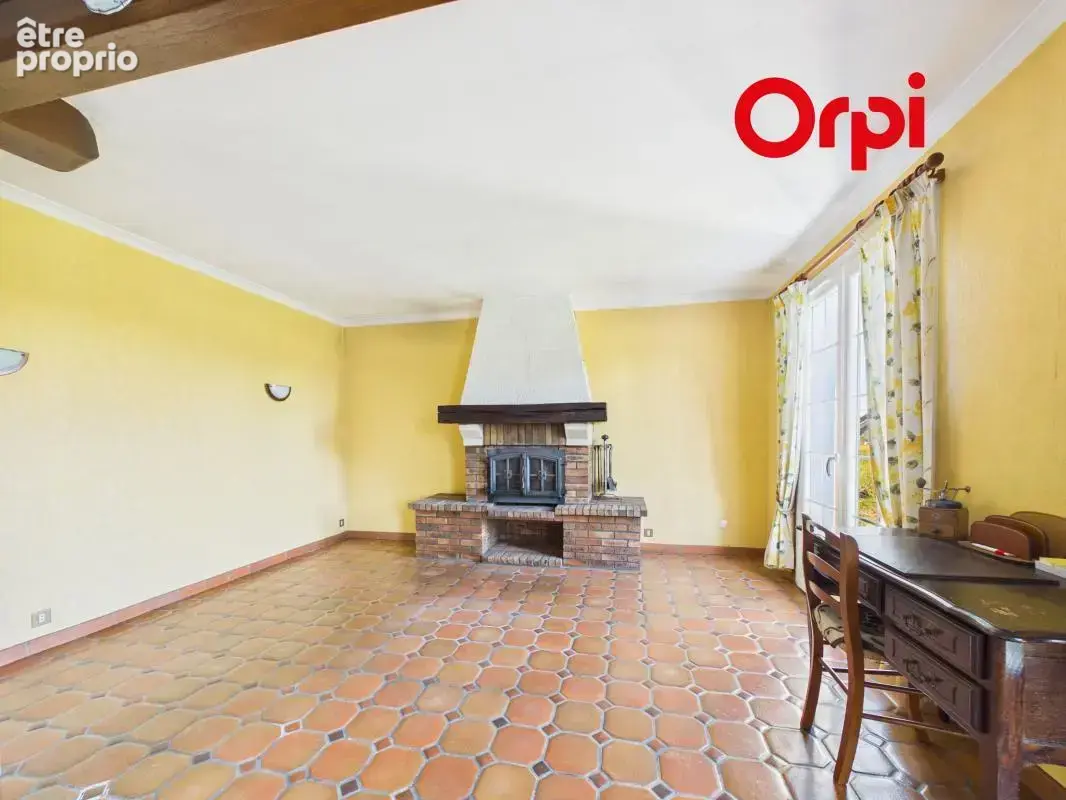 À Menneval, une maison pleine de potentiel à découvrir ! - photo 6