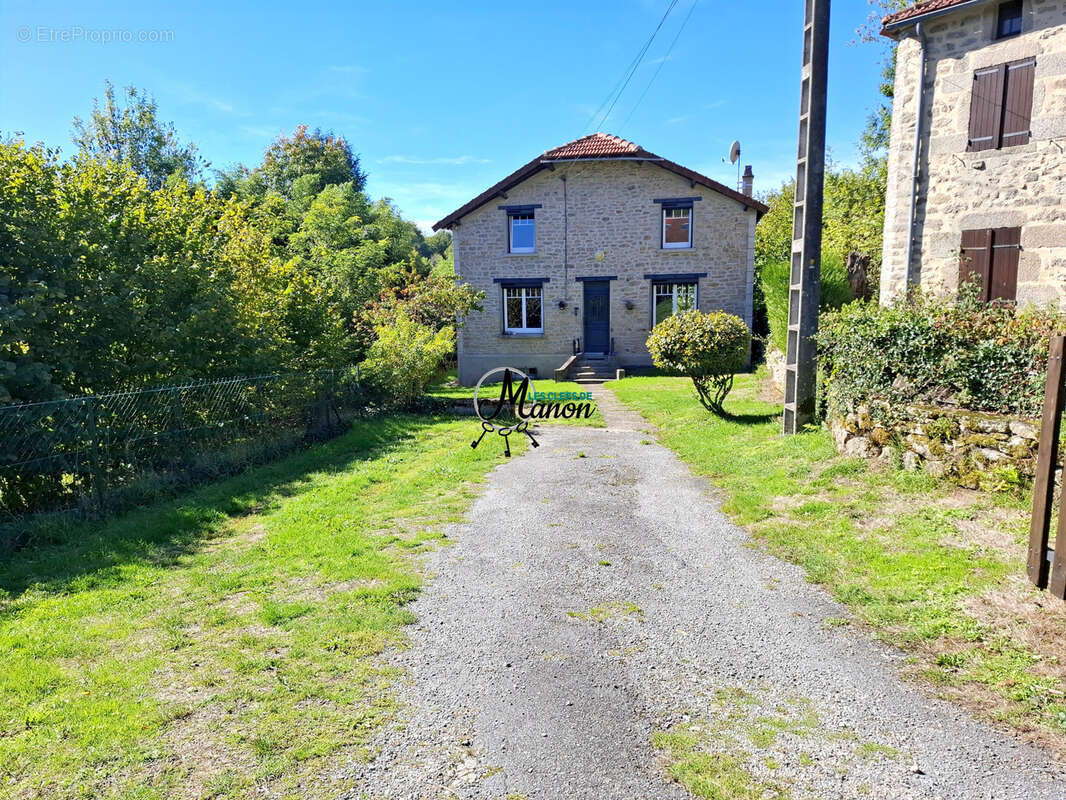 Maison à BERSAC-SUR-RIVALIER