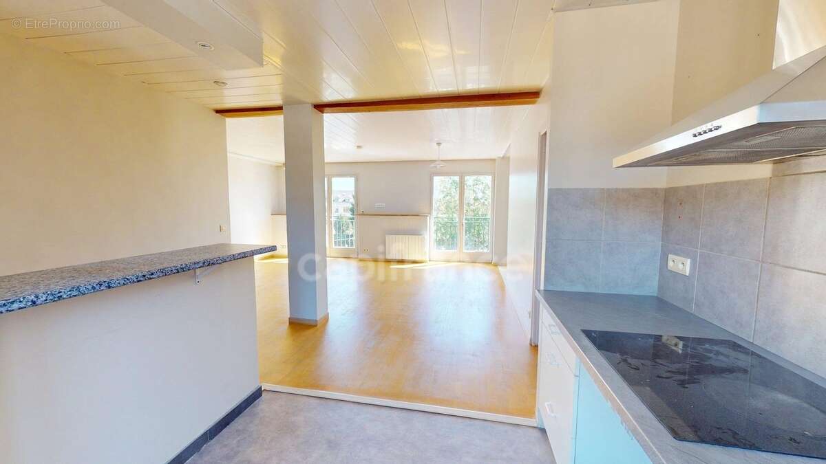 F3 de 72 m² à Corbeil-Essonnes, balcon, cave, RER D - photo 4