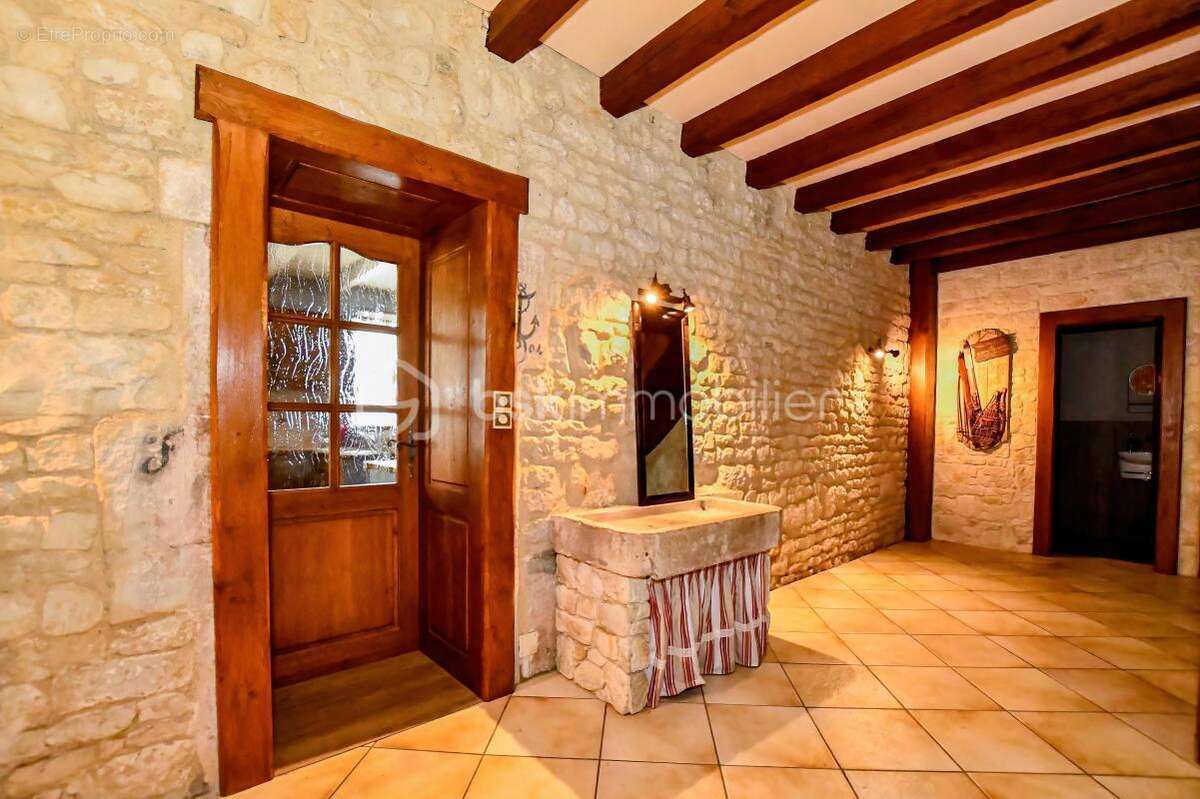 Maison de ville - 260m² - 6 pièces - photo 5