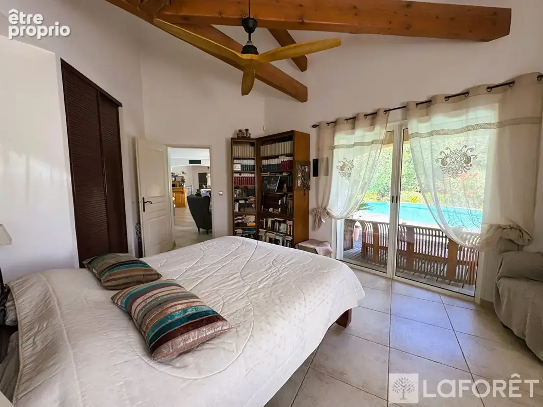 Villa Saint Zacharie 157 m²  6 chambres - photo 7