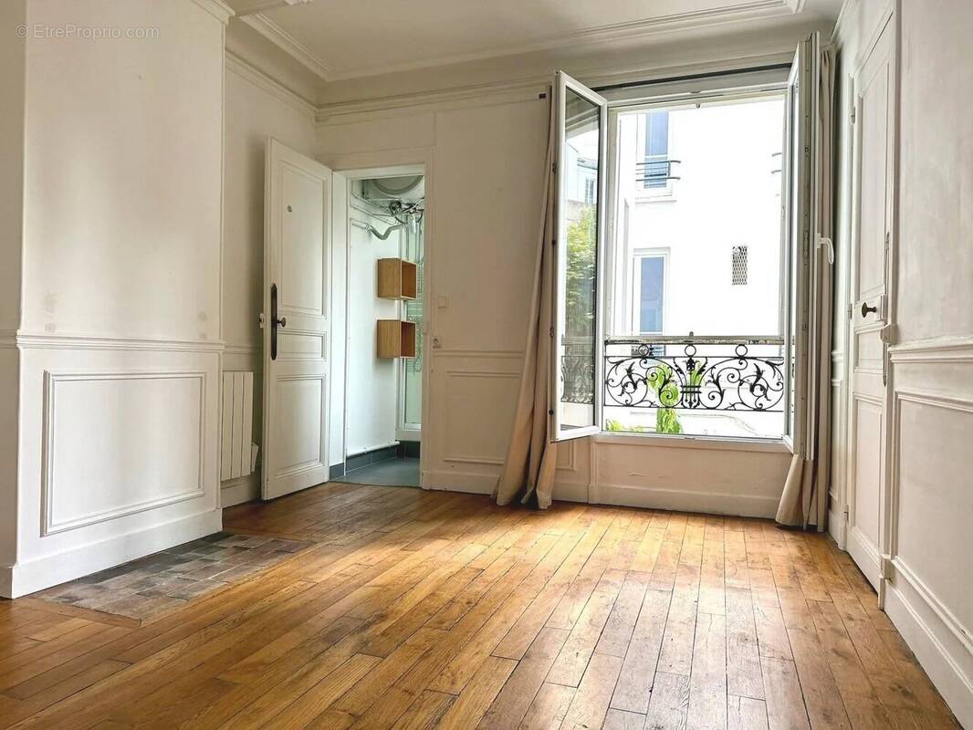 Appartement à PARIS-14E