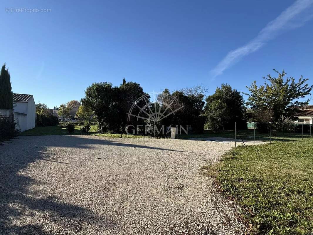 Terrain à L&#039;ISLE-SUR-LA-SORGUE