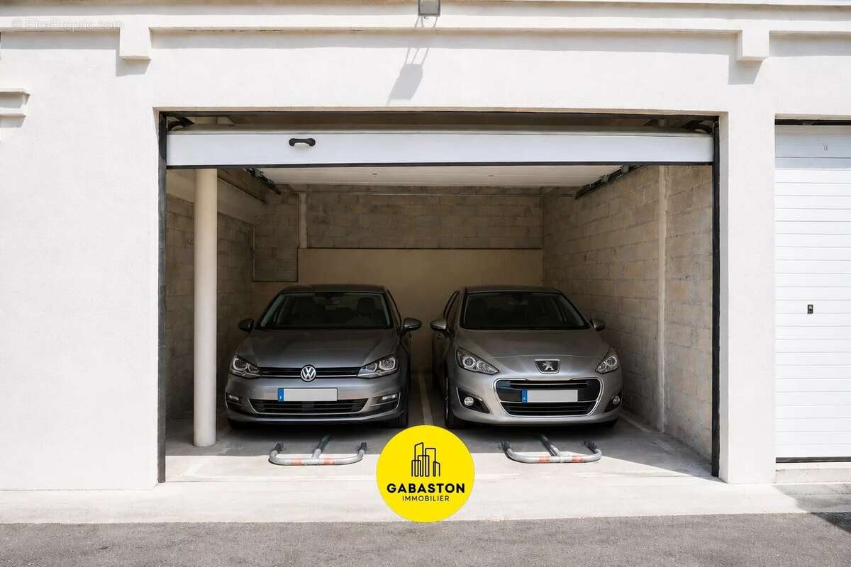Parking 25 m² à Marseille-8e  - photo 3