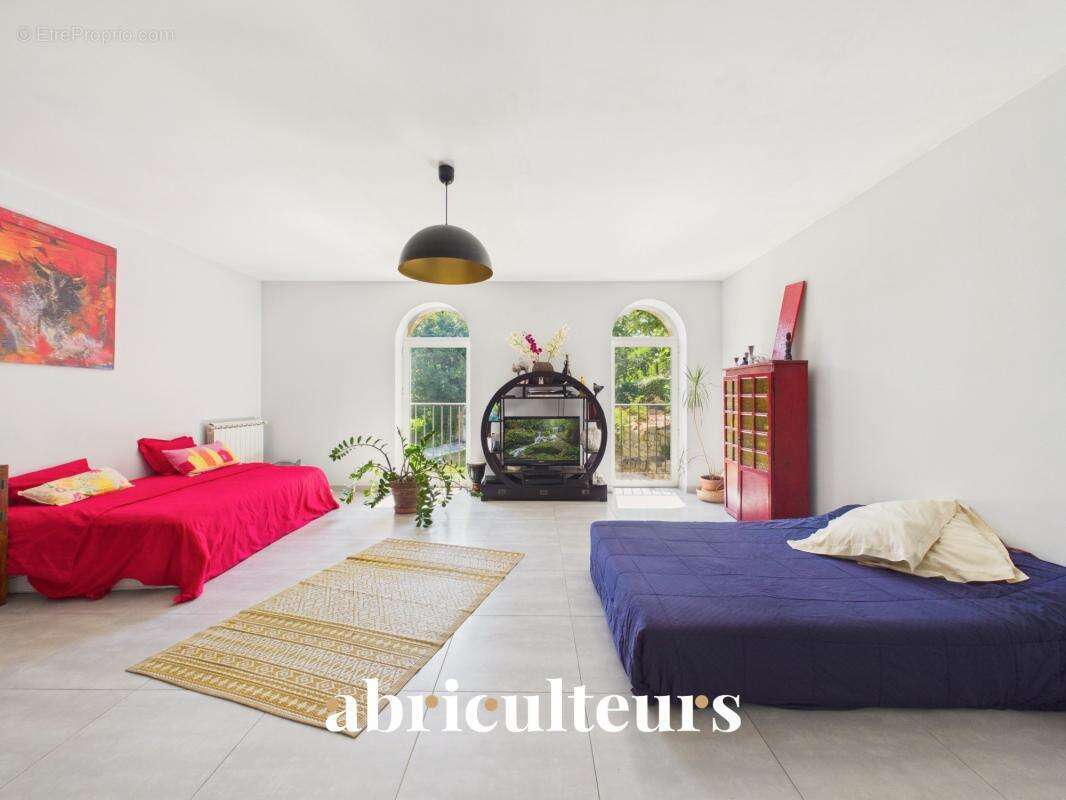 Mas provençal rénové de 249 m² avec dépendance – Grans - photo 16